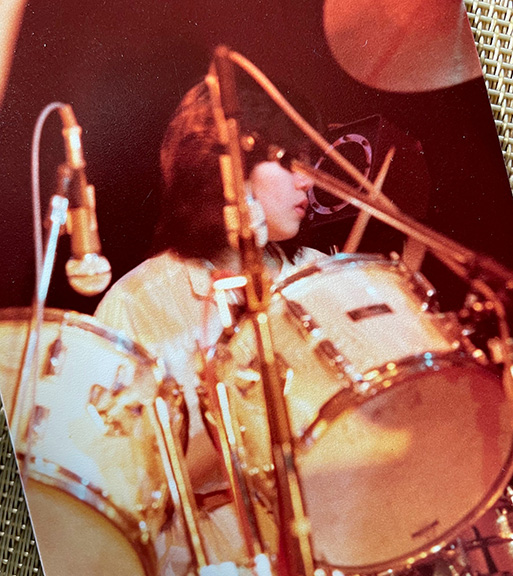 学生時代は女の子バンドのドラマーでした。